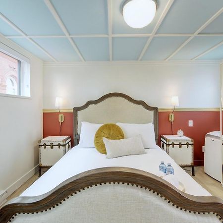 Victoria'S Parliamentary Suite With Private Rooftop Patio & Harbour View 외부 사진
