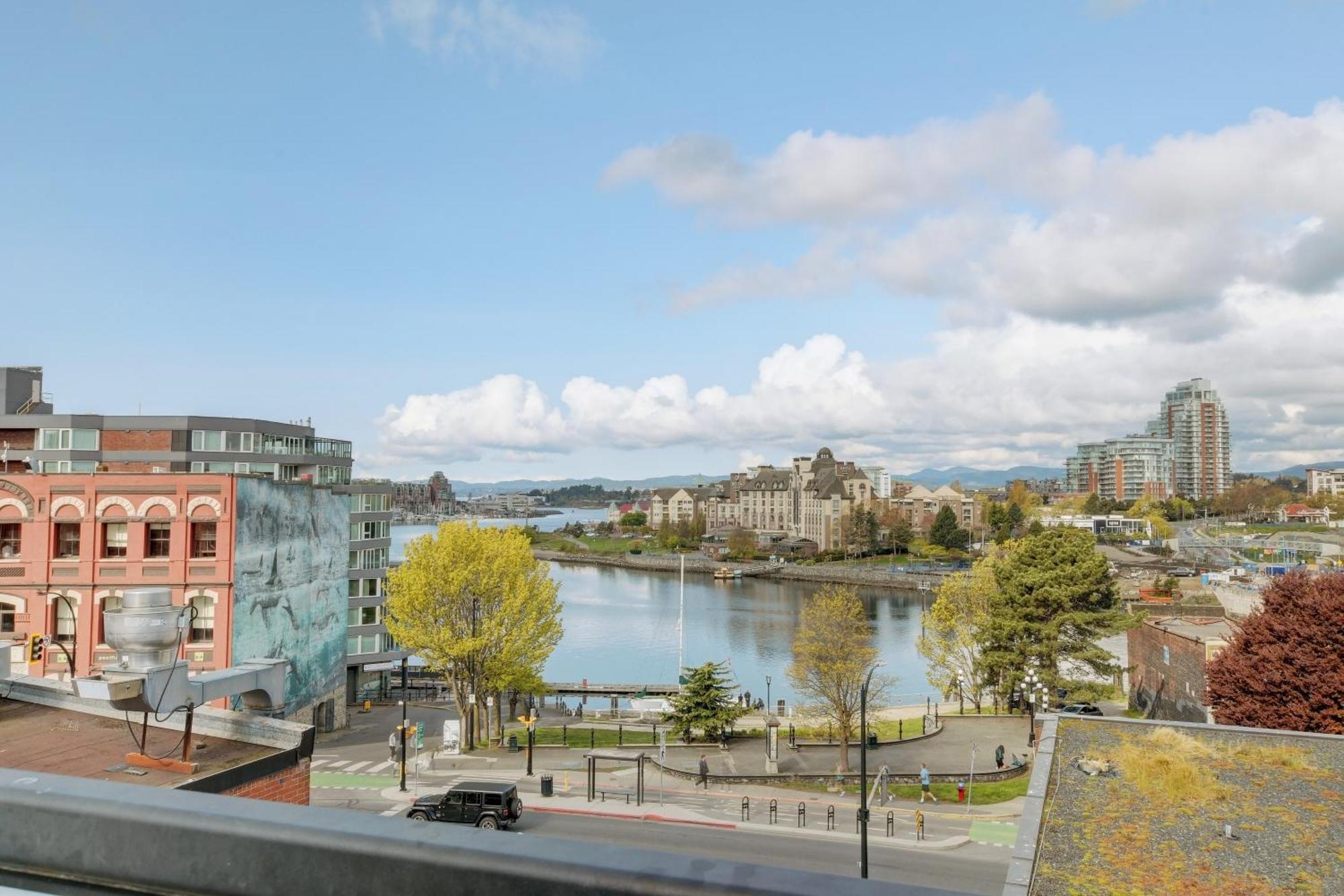 Victoria'S Parliamentary Suite With Private Rooftop Patio & Harbour View 외부 사진