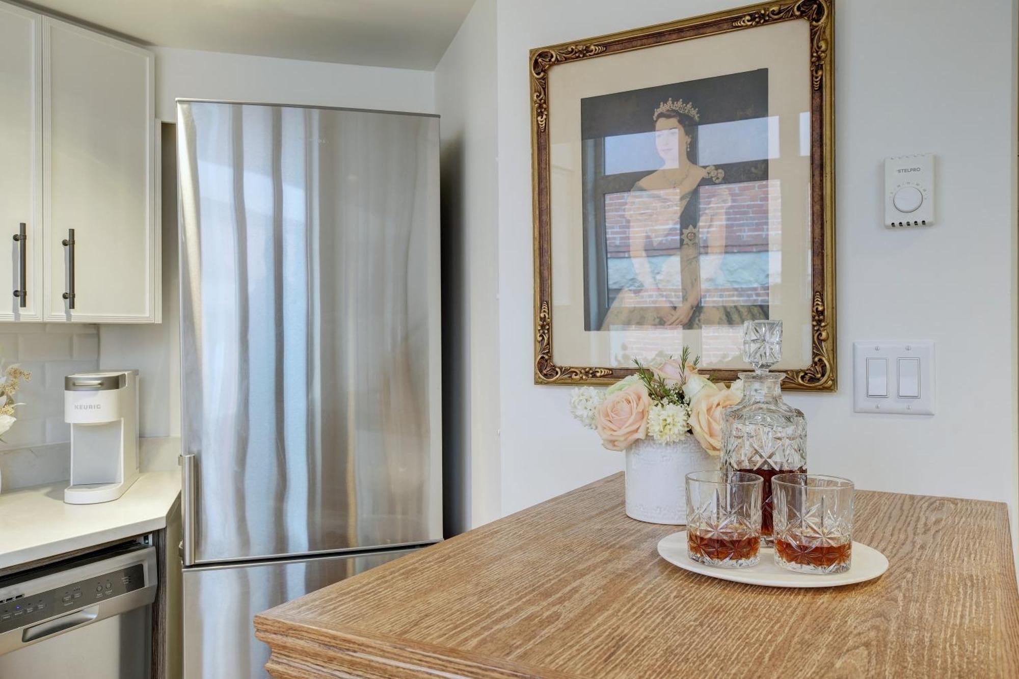 Victoria'S Parliamentary Suite With Private Rooftop Patio & Harbour View 외부 사진