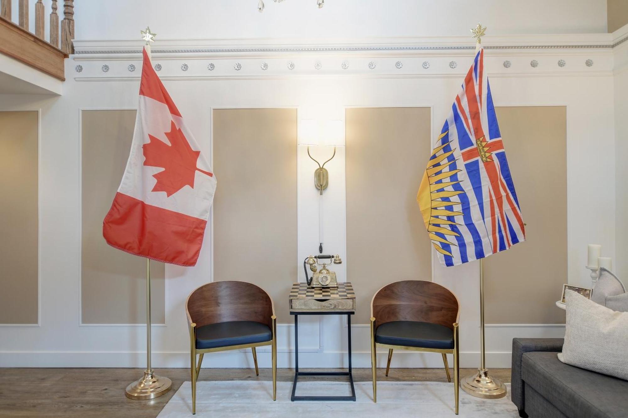 Victoria'S Parliamentary Suite With Private Rooftop Patio & Harbour View 외부 사진