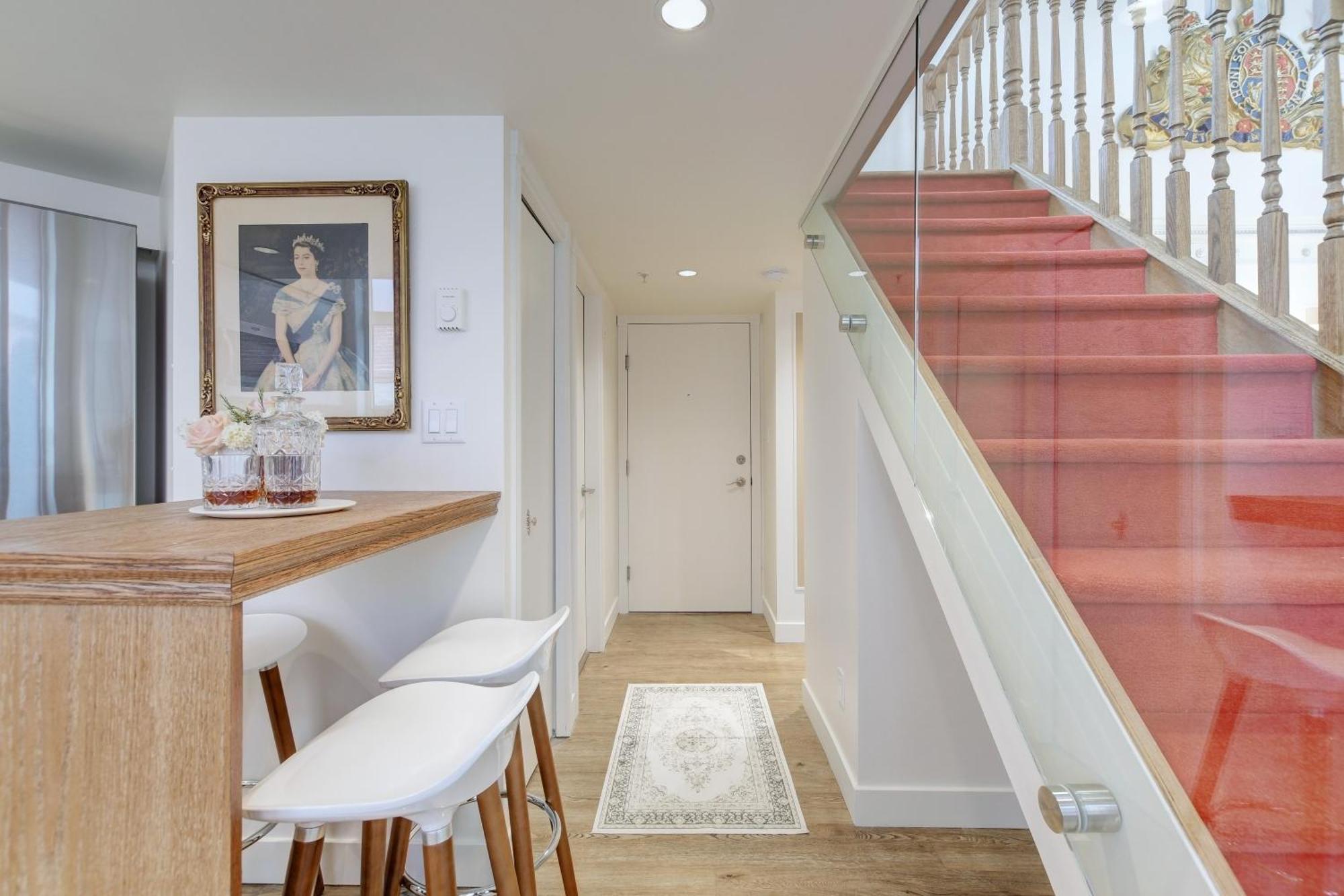 Victoria'S Parliamentary Suite With Private Rooftop Patio & Harbour View 외부 사진